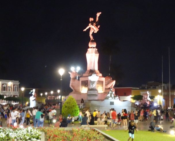 Trujillo. Plaza de Armas. Foto R.Puig