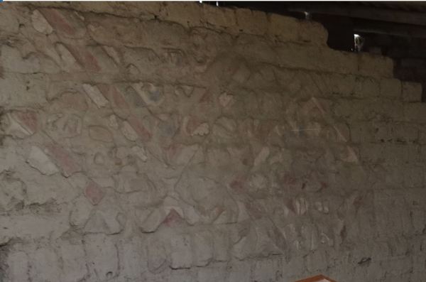 El muro repuesto con el Decapitador. Foto R.Puig 