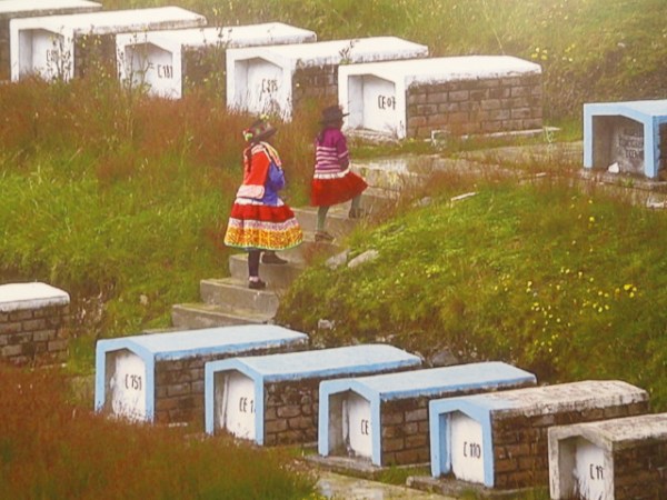 Cementerio en la sierra peruana. Foto Lugar de la Memoria. Lima