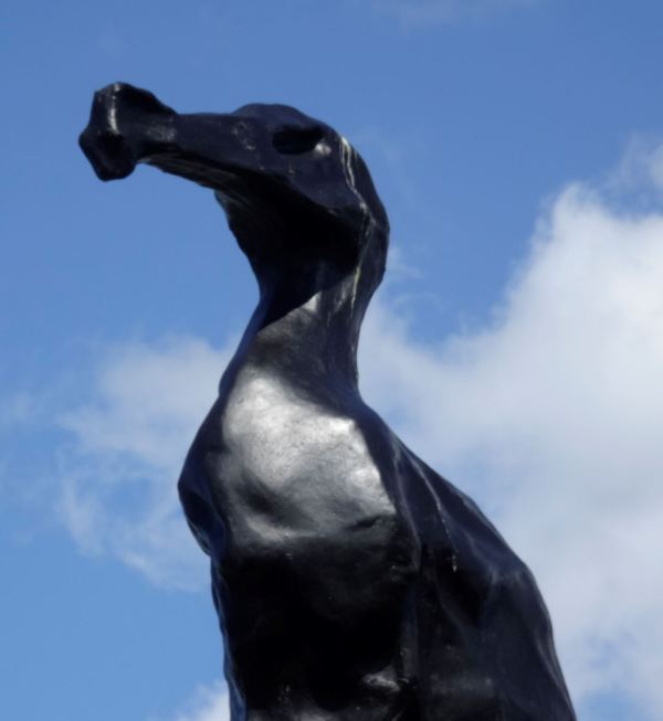 Johan Creten Bélgica, El buitre, 2017, bronce patinado, detalle. Foto R.Puig