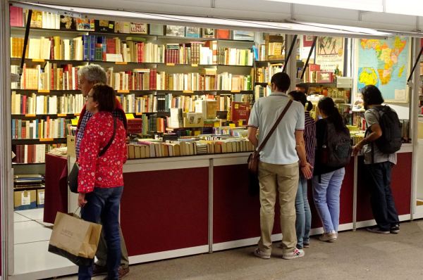 En la Feria del libro antiguo y de ocasión.. Foto R.Puig