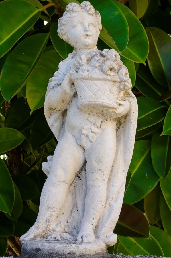 Sobre el muro. Els Poblets. Foto R.Puig