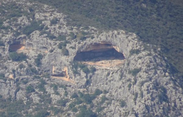 Abrigos levantinos en las faldas de la Safor. Foto R.Puig
