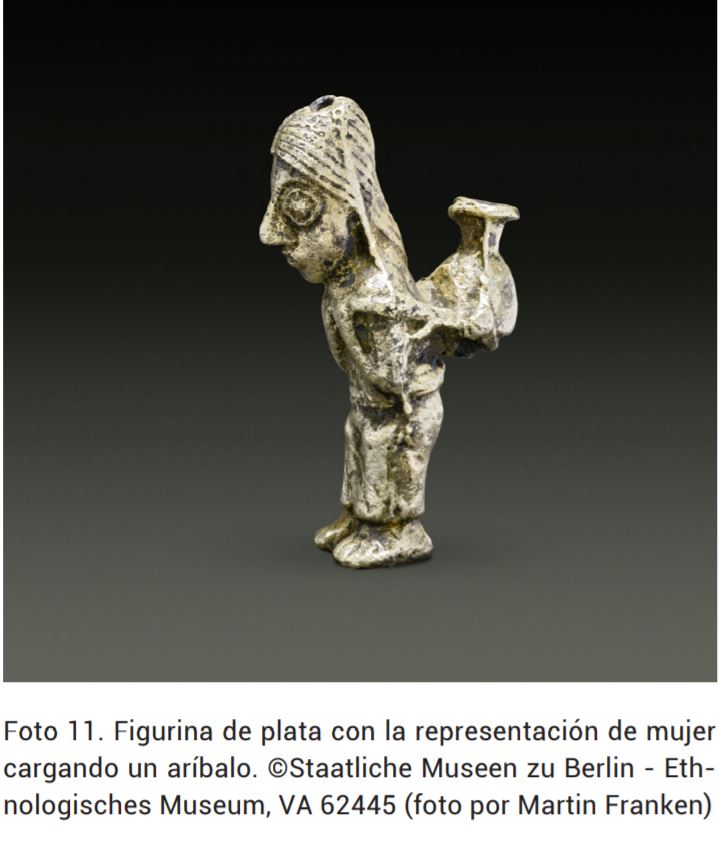 Mujer cargando aríbalo