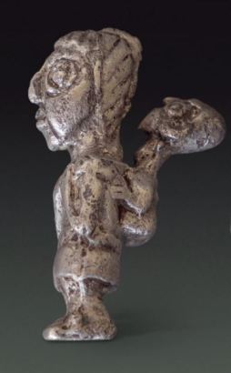Mujer con bebé. Museo Nacional de Arqueología, Antropología e Historia del Perú
